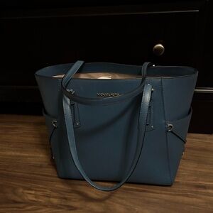 Michael Kors Voyager Tote
